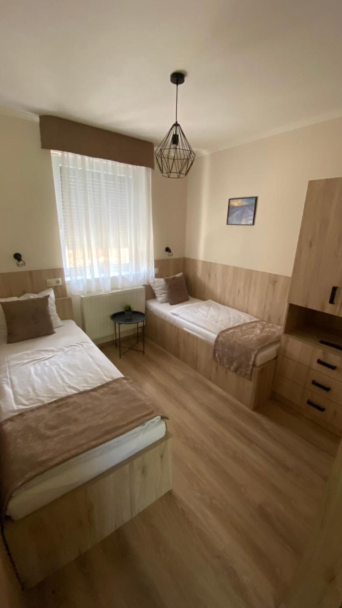 Levendula Vendeghaz Hotel Gyor Exterior photo
